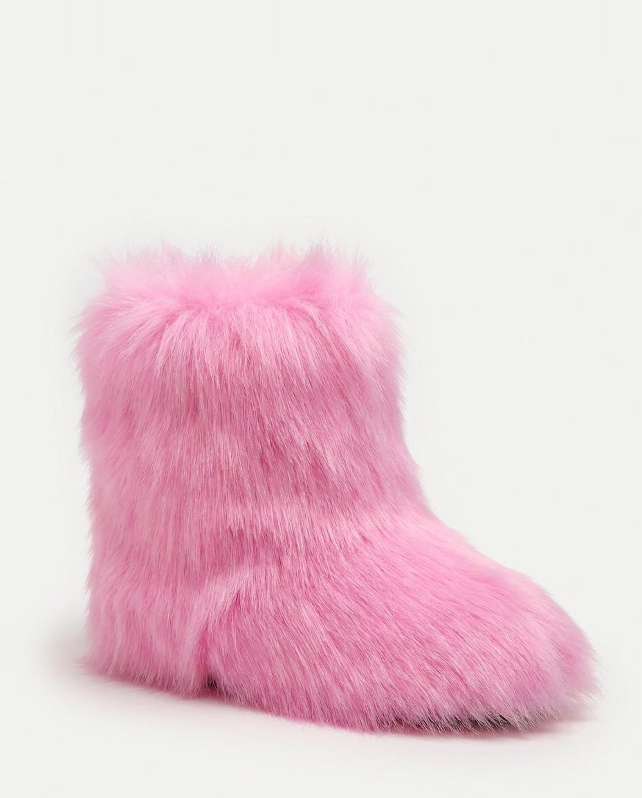 Évaine Solier | Chunky Shaggy Ankle Boots