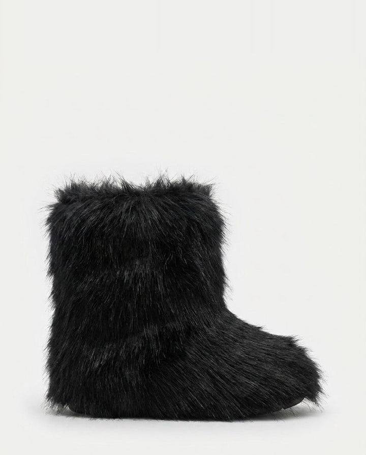 Évaine Solier | Chunky Shaggy Ankle Boots