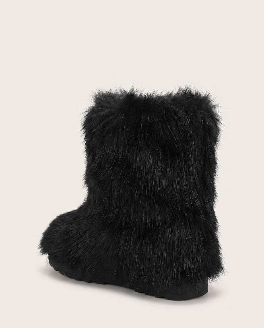 Évaine Solier | Chunky Shaggy Ankle Boots