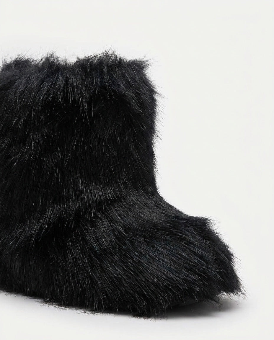 Évaine Solier | Chunky Shaggy Ankle Boots