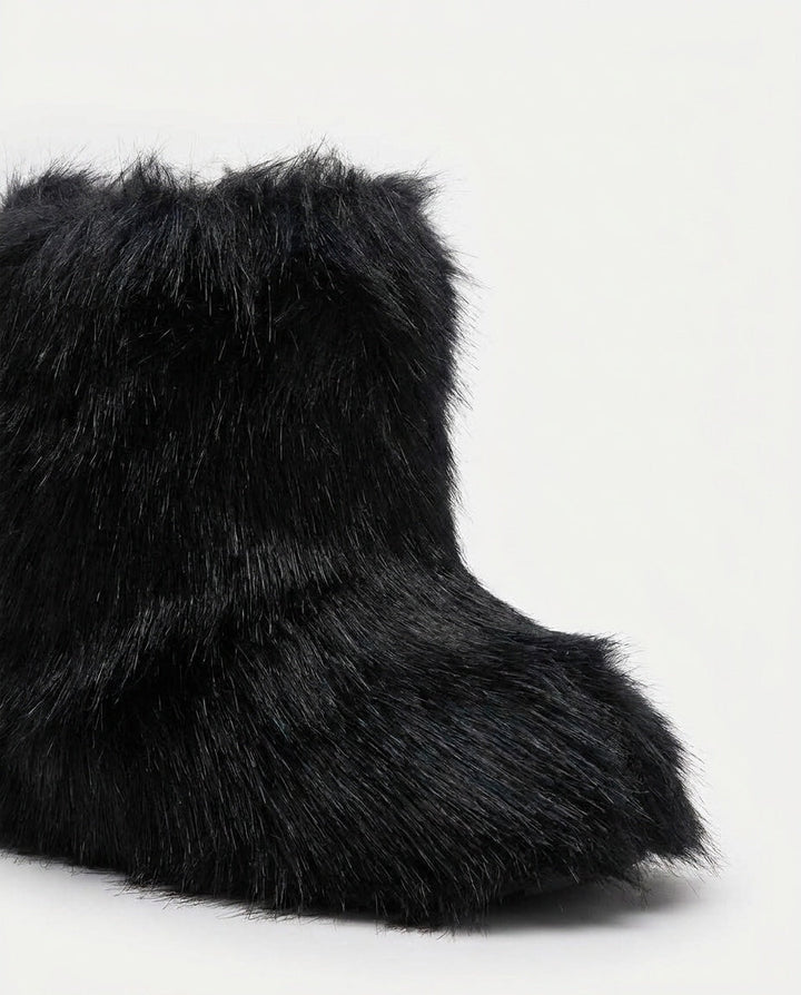 Évaine Solier | Chunky Shaggy Ankle Boots