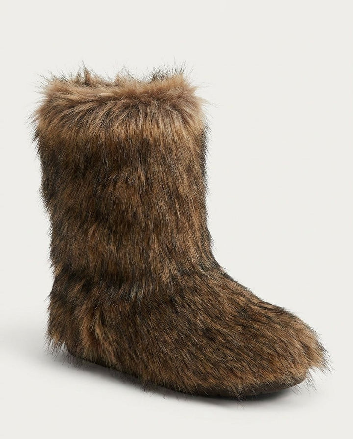 Évaine Solier | Chunky Shaggy Ankle Boots