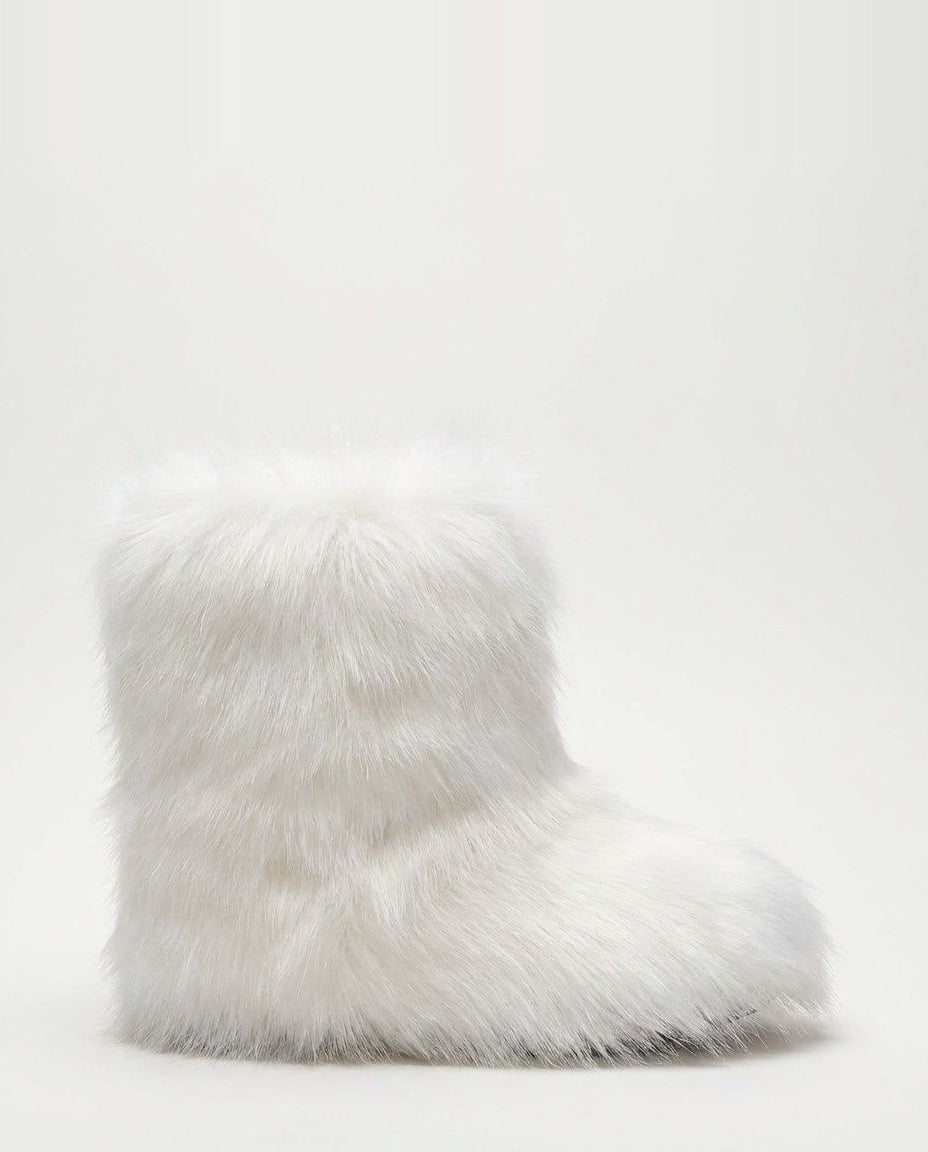 Évaine Solier | Chunky Shaggy Ankle Boots