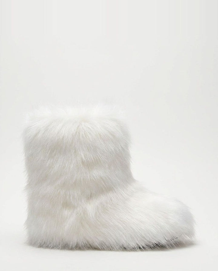 Évaine Solier | Chunky Shaggy Ankle Boots